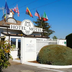 2000 Hotel