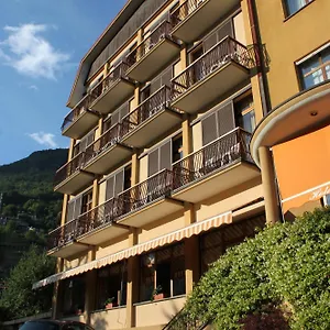 2000 Hotel